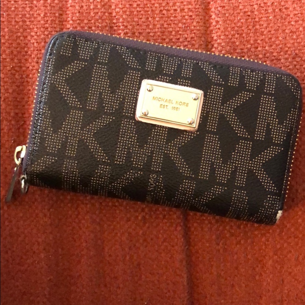 beautiful michael kors small wallet!